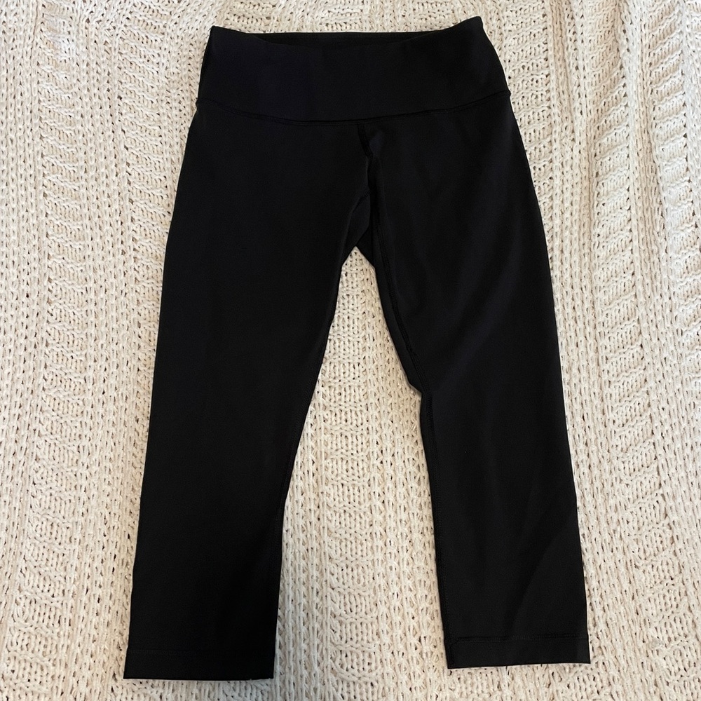 Black Lulu Lemon Cropped Leggings